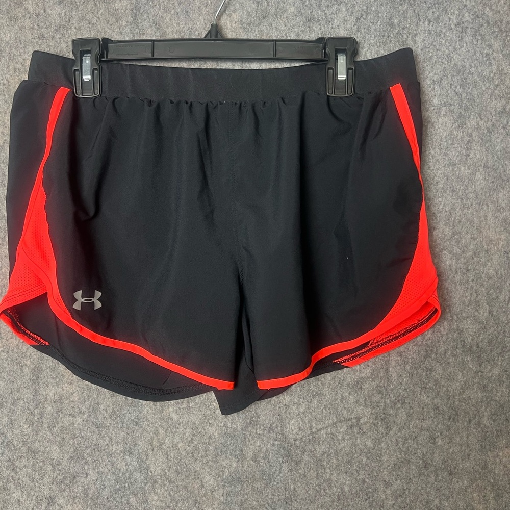 Under Armour Woman Size Large‎ loose fit black athletic running shorts